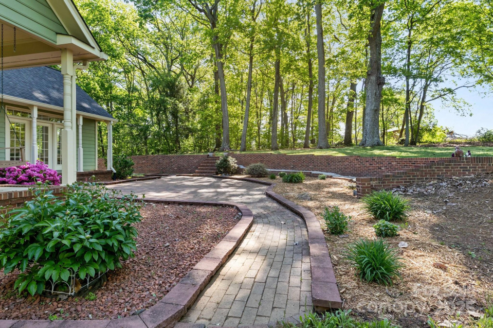 101 Blueberry Hill Dr Statesville, NC 28625