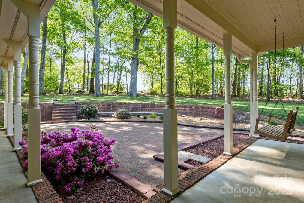 101 Blueberry Hill Dr Statesville, NC 28625