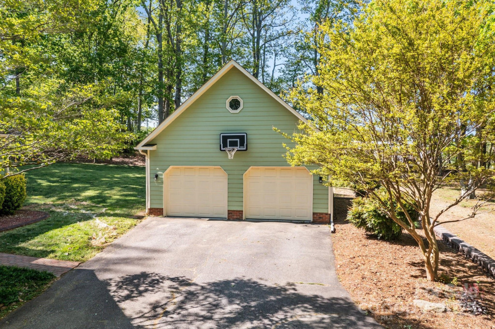 101 Blueberry Hill Dr Statesville, NC 28625