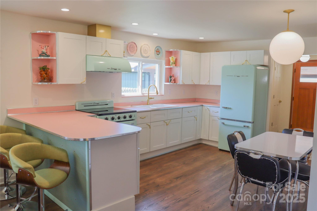 219 Flat Creek Rd Black Mountain, NC 28711