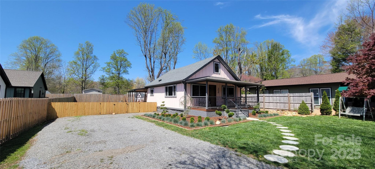 219 Flat Creek Rd Black Mountain, NC 28711