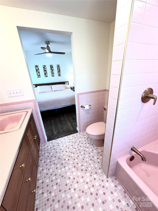 219 Flat Creek Rd Black Mountain, NC 28711