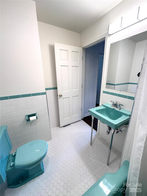 219 Flat Creek Rd Black Mountain, NC 28711