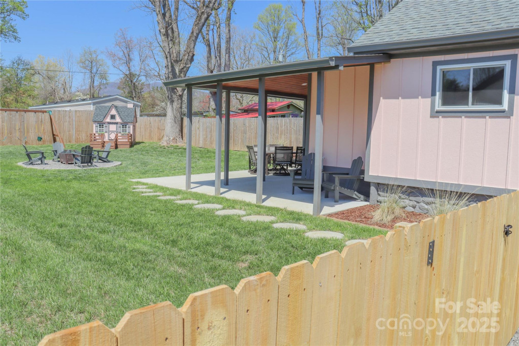 219 Flat Creek Rd Black Mountain, NC 28711
