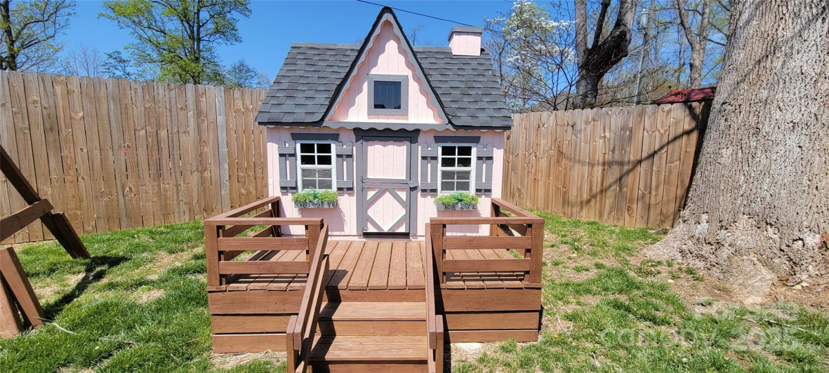 219 Flat Creek Rd Black Mountain, NC 28711