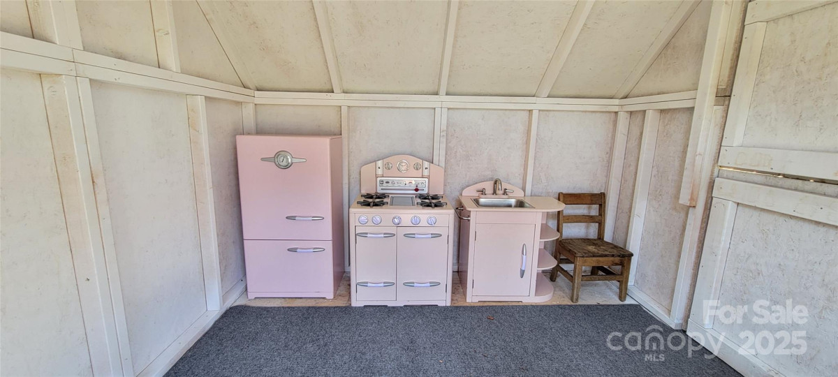 219 Flat Creek Rd Black Mountain, NC 28711