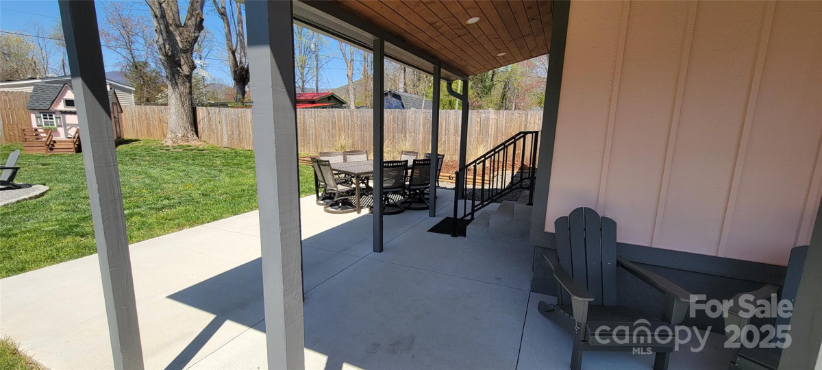 219 Flat Creek Rd Black Mountain, NC 28711