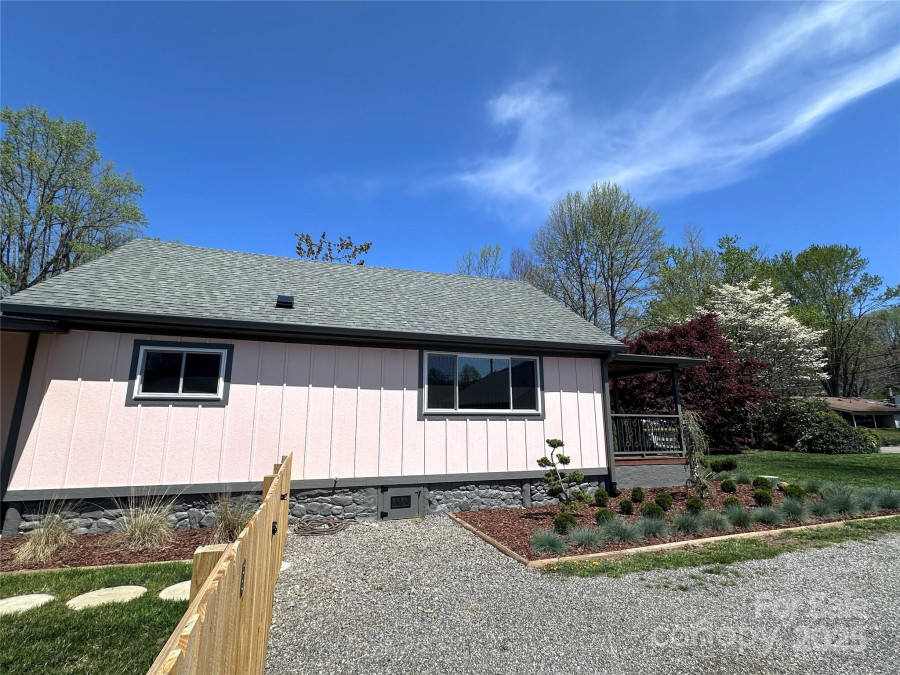 219 Flat Creek Rd Black Mountain, NC 28711