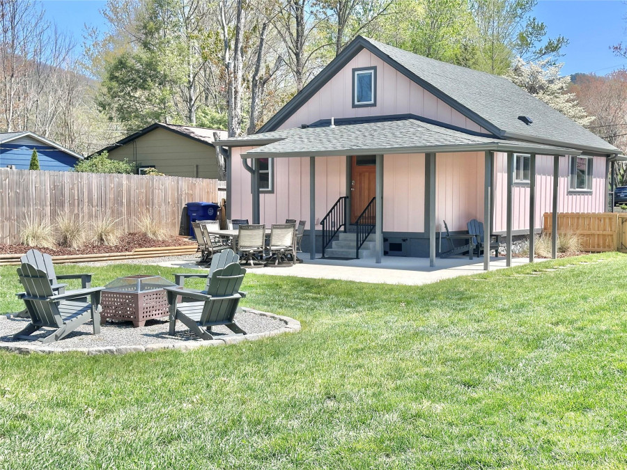 219 Flat Creek Rd Black Mountain, NC 28711