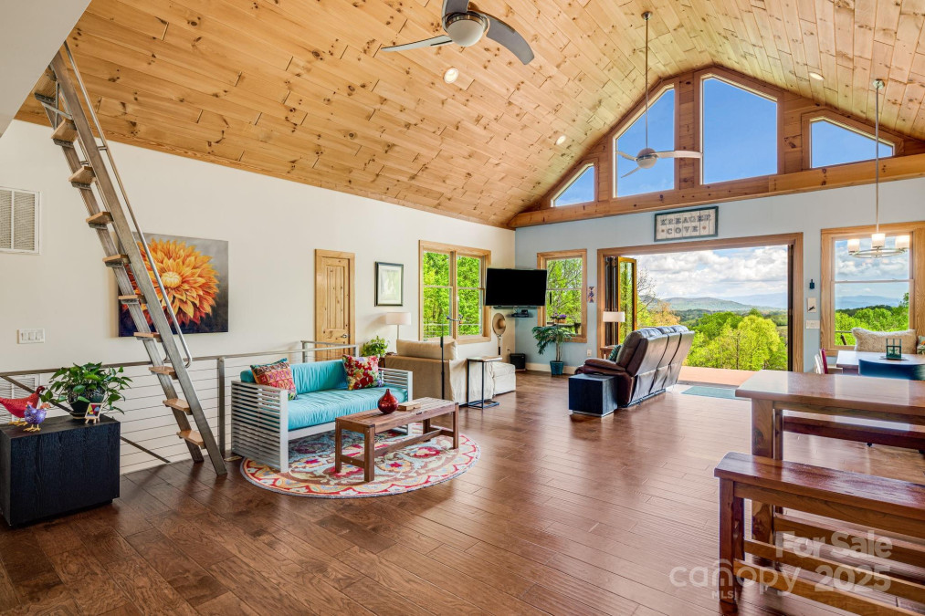 256 Morgan Cove Rd Candler, NC 28715