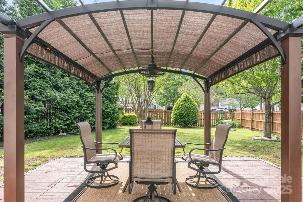 9803 Forest Run Ln Charlotte, NC 28277