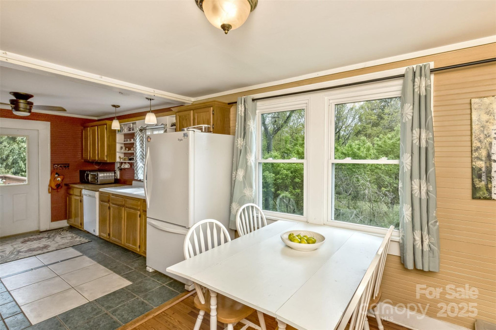 27 Townview Dr Asheville, NC 28806