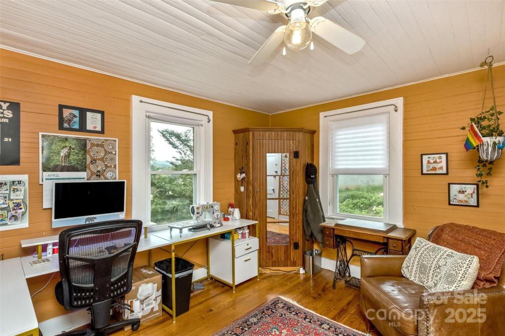 27 Townview Dr Asheville, NC 28806