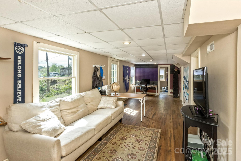 27 Townview Dr Asheville, NC 28806