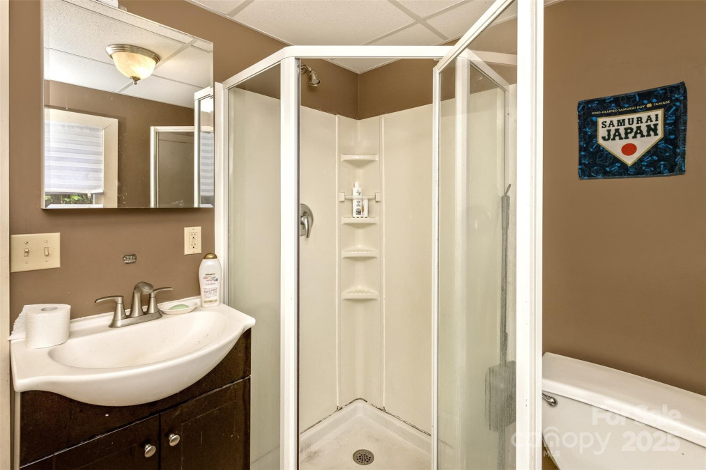 27 Townview Dr Asheville, NC 28806