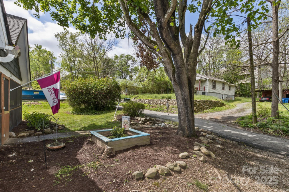 27 Townview Dr Asheville, NC 28806