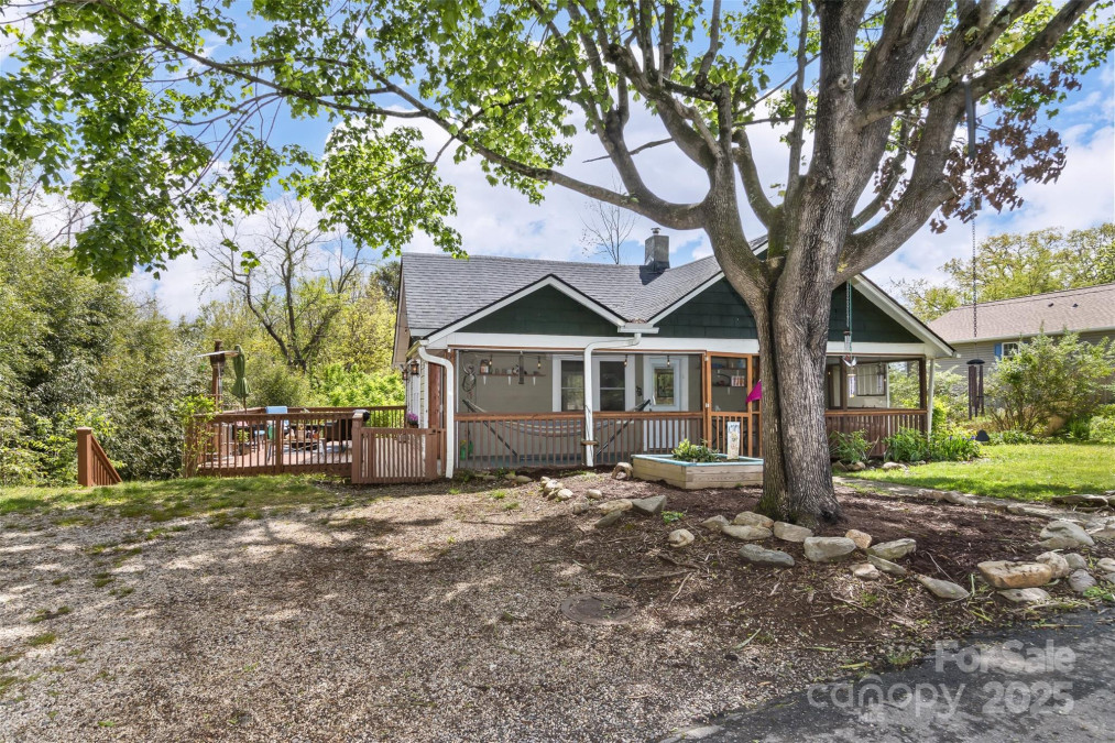 27 Townview Dr Asheville, NC 28806