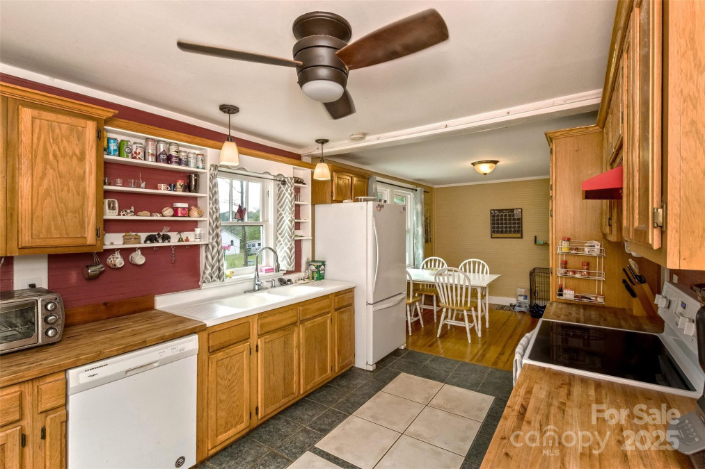 27 Townview Dr Asheville, NC 28806