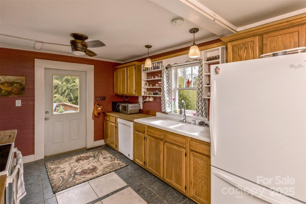 27 Townview Dr Asheville, NC 28806