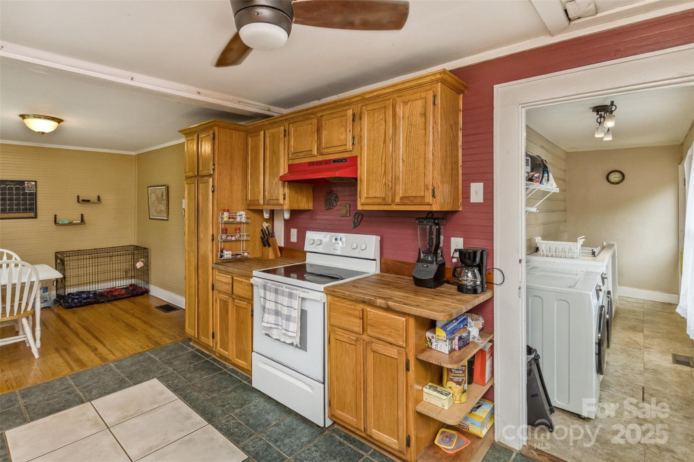 27 Townview Dr Asheville, NC 28806