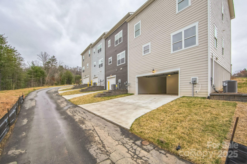 81 Walnut Springs Dr Asheville, NC 28804