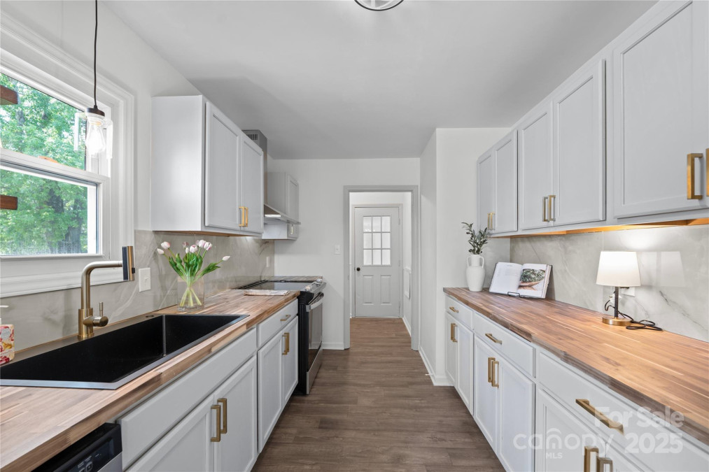 4115 Conley St Newton, NC 28658