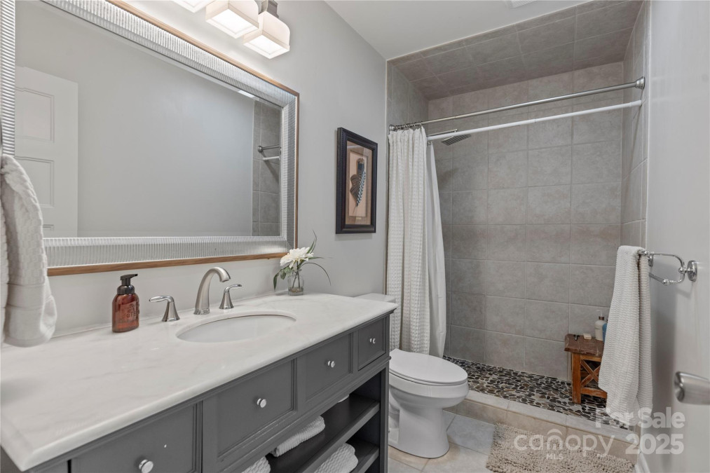 4039 5th St Hickory, NC 28601