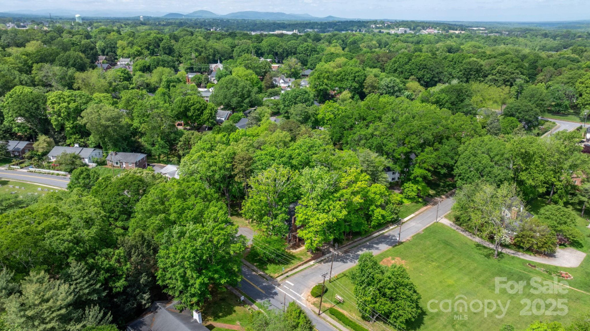 625 4th Street Dr Hickory, NC 28601