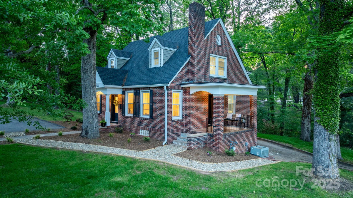 625 4th Street Dr Hickory, NC 28601