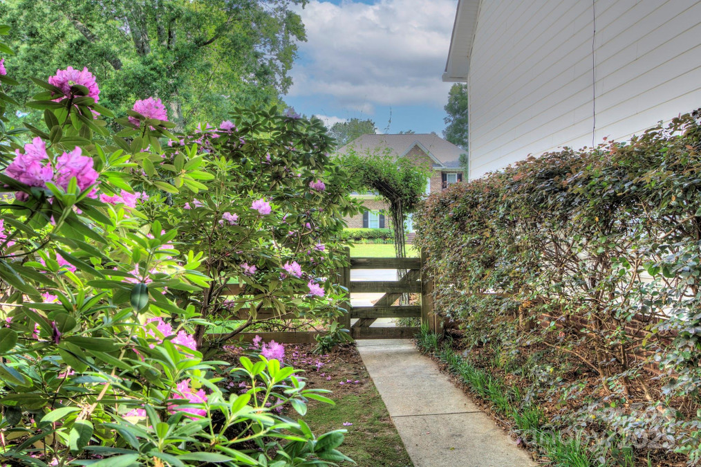 1202 Foxfield Rd Waxhaw, NC 28173