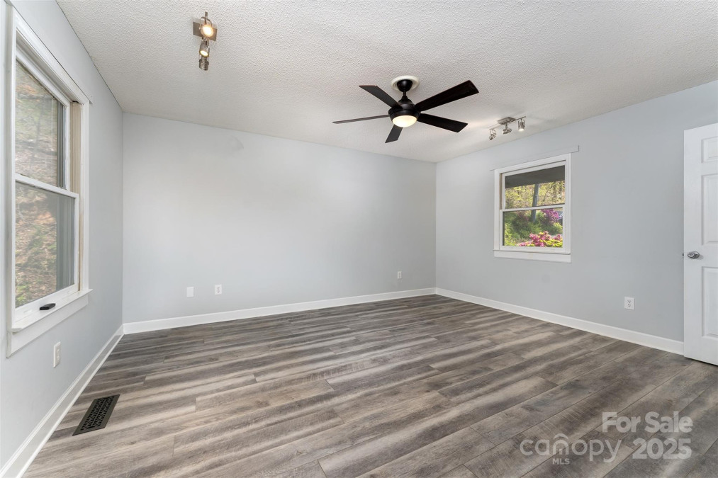 54 Jazaka Ridge Rg Swannanoa, NC 28778