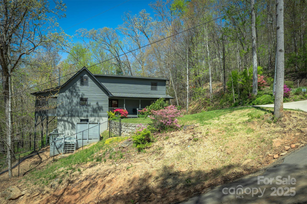 54 Jazaka Ridge Rg Swannanoa, NC 28778