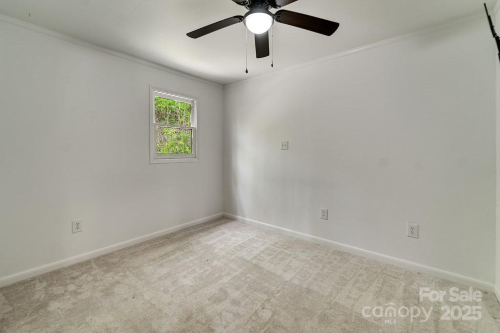 619621 Kitchens Branch Rd Sylva, NC 28779