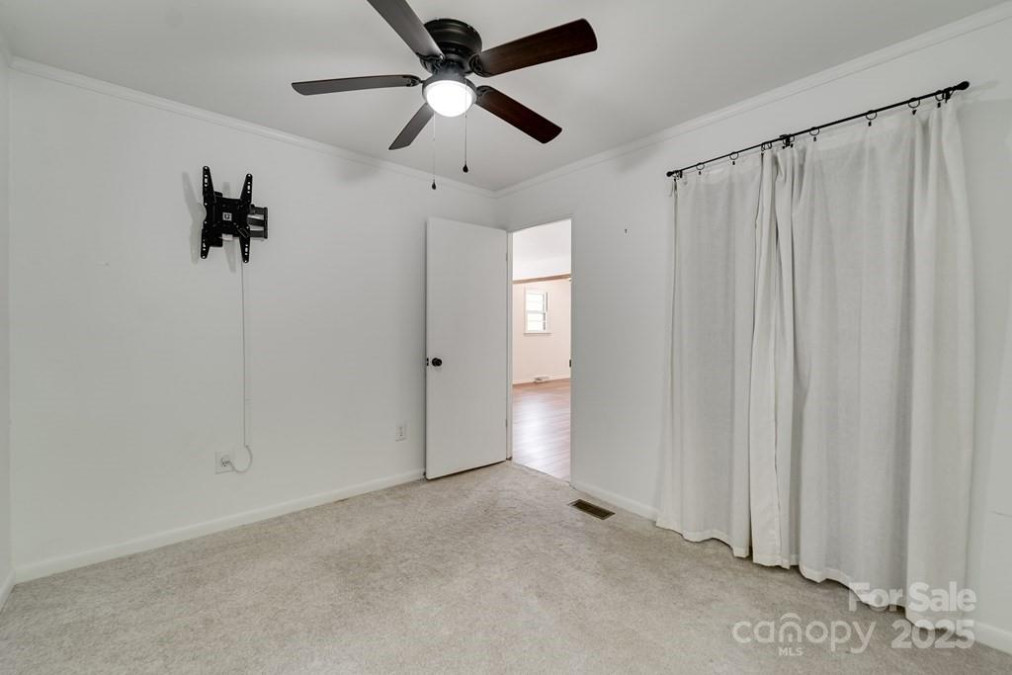 619621 Kitchens Branch Rd Sylva, NC 28779