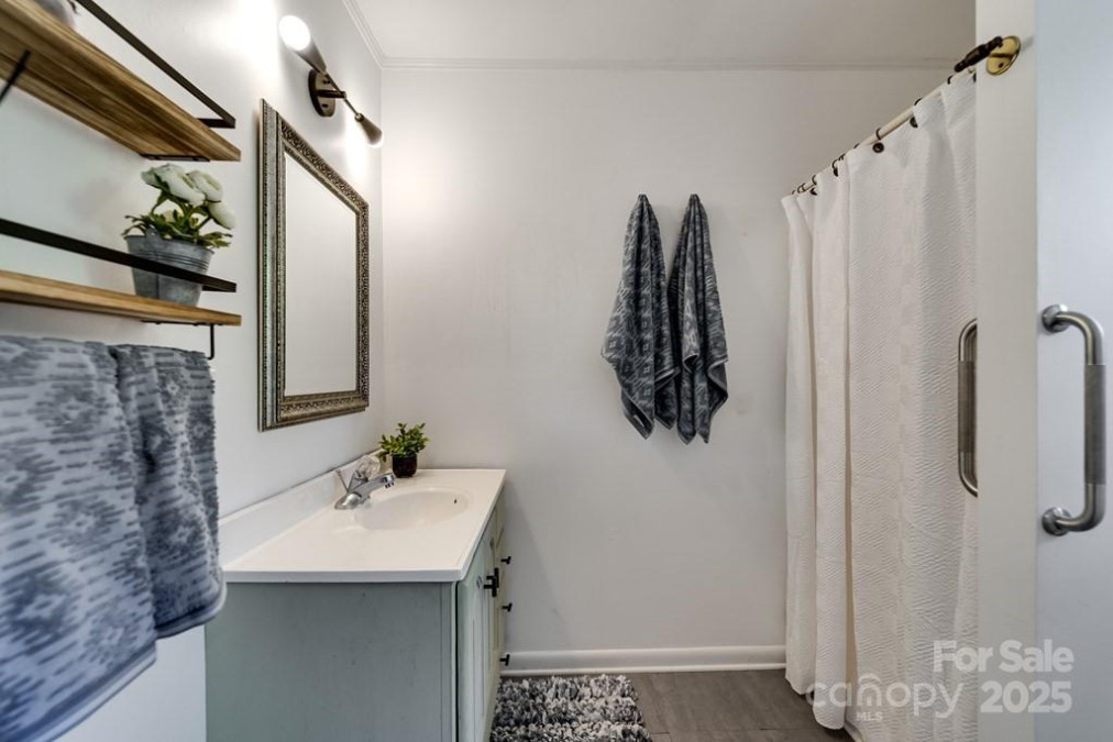 619621 Kitchens Branch Rd Sylva, NC 28779