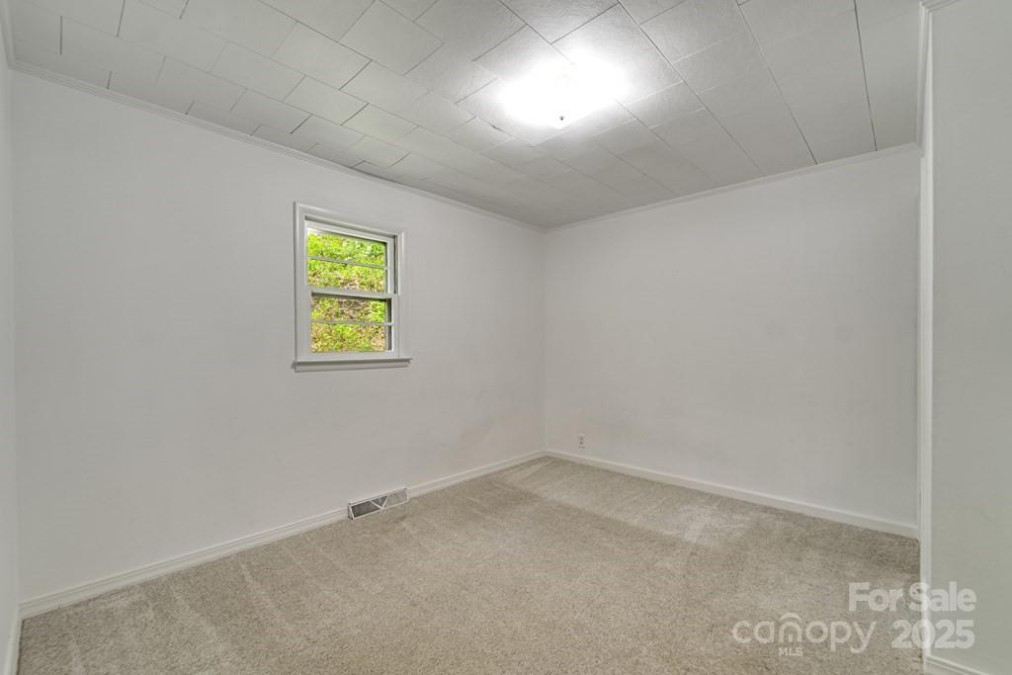 619621 Kitchens Branch Rd Sylva, NC 28779