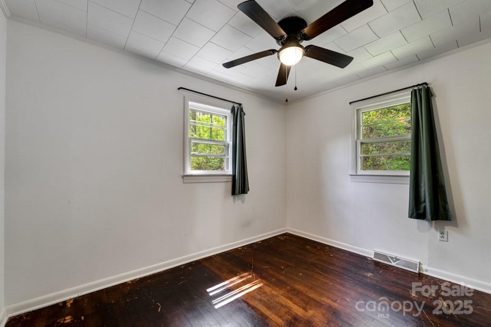 619621 Kitchens Branch Rd Sylva, NC 28779