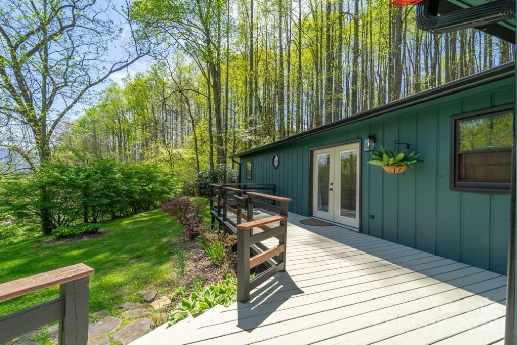 619621 Kitchens Branch Rd Sylva, NC 28779