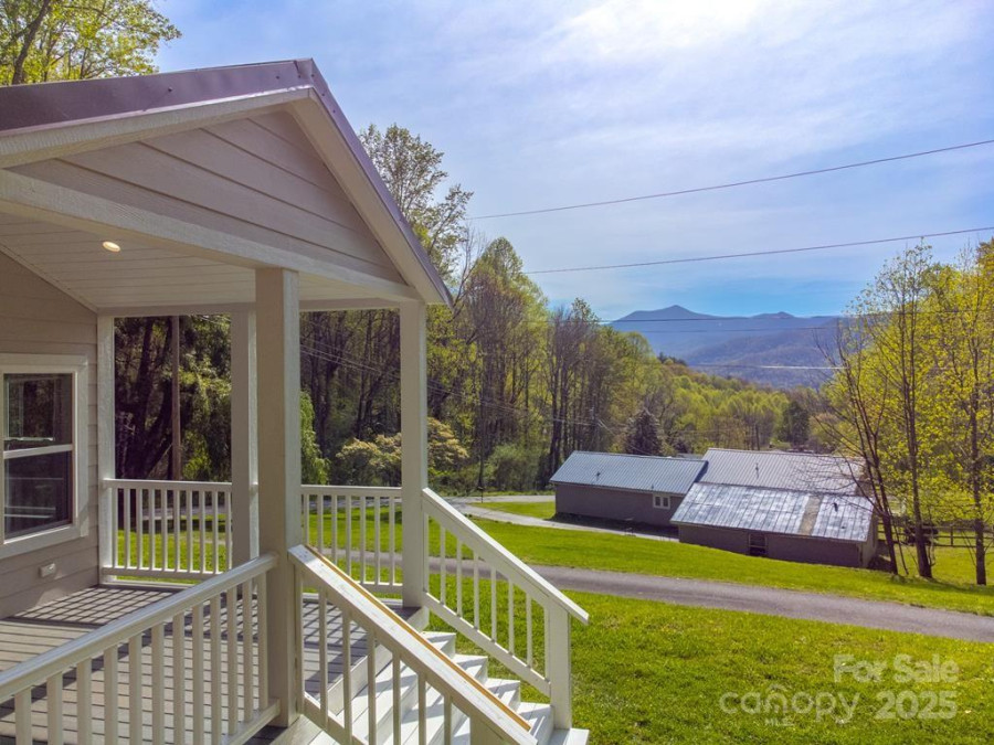 619621 Kitchens Branch Rd Sylva, NC 28779
