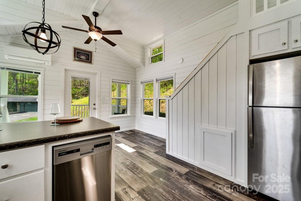 619621 Kitchens Branch Rd Sylva, NC 28779