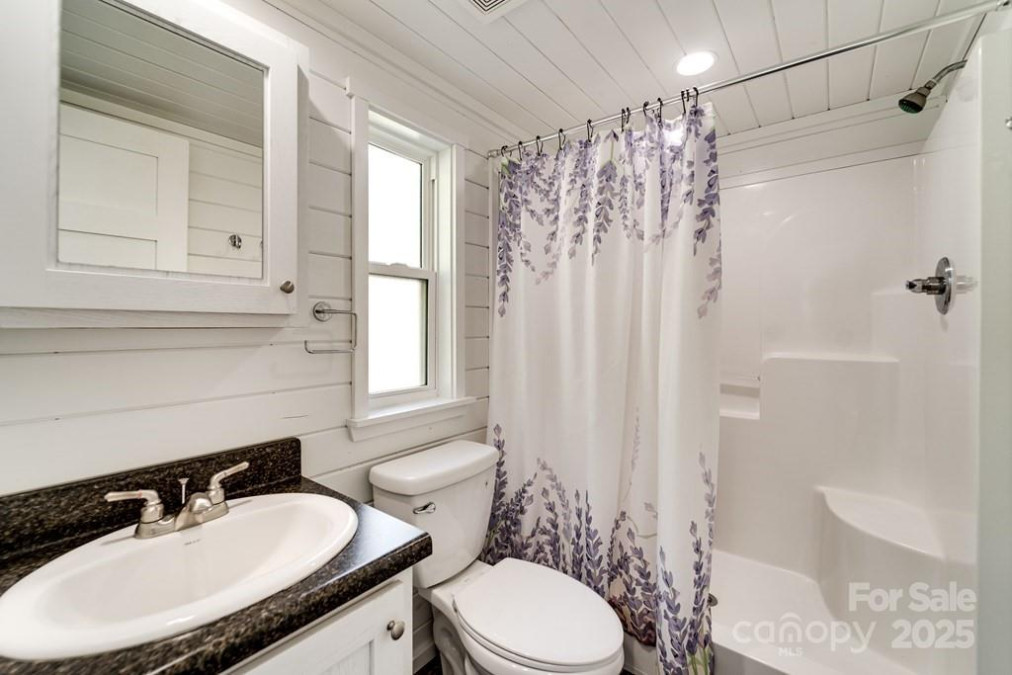 619621 Kitchens Branch Rd Sylva, NC 28779