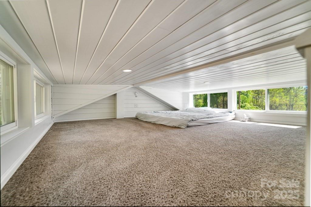 619621 Kitchens Branch Rd Sylva, NC 28779