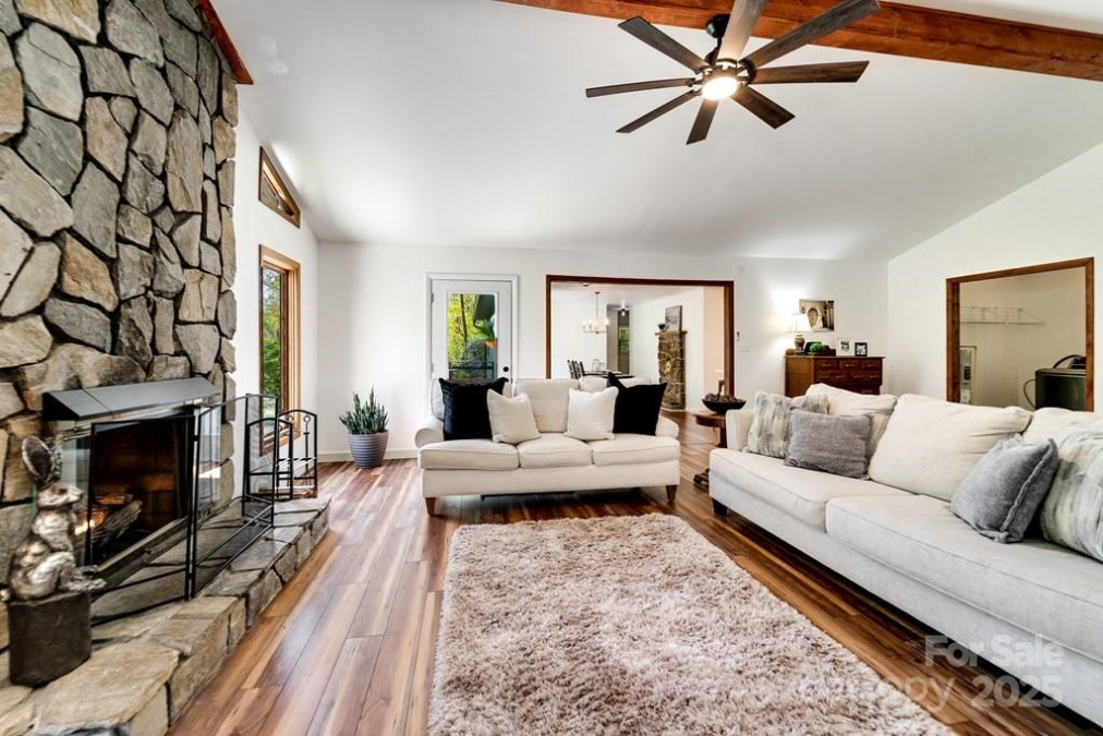 619621 Kitchens Branch Rd Sylva, NC 28779