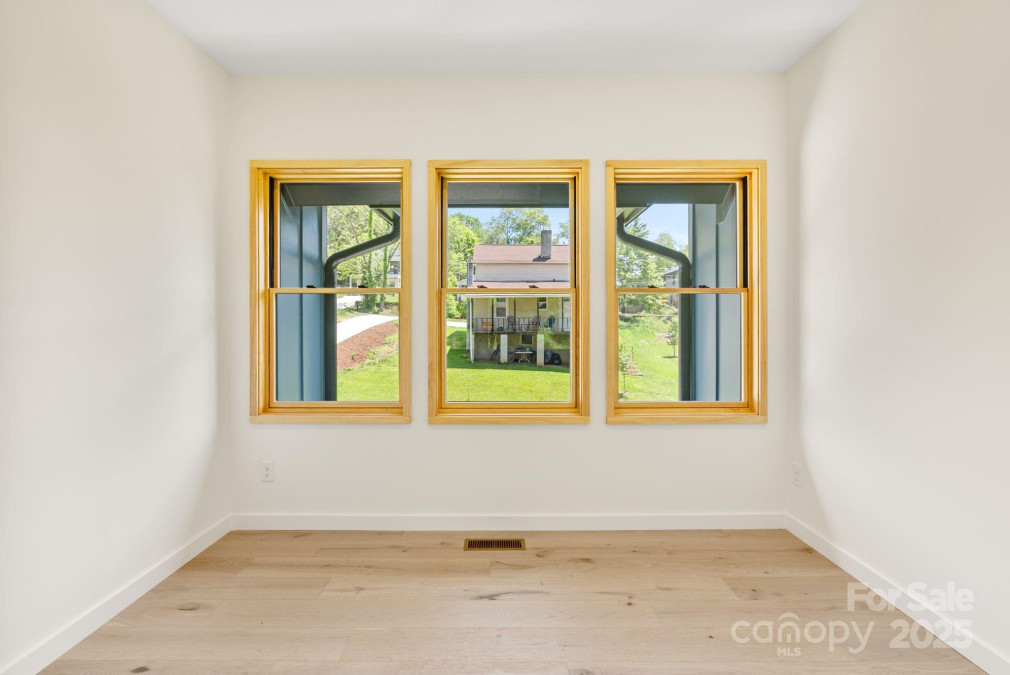 167 Hudson St Asheville, NC 28806