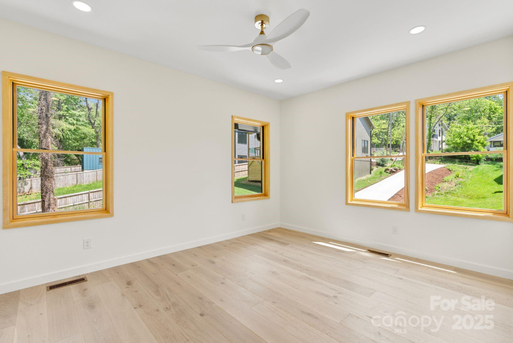 167 Hudson St Asheville, NC 28806