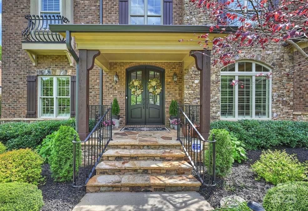 2001 Arundale Ln Matthews, NC 28104