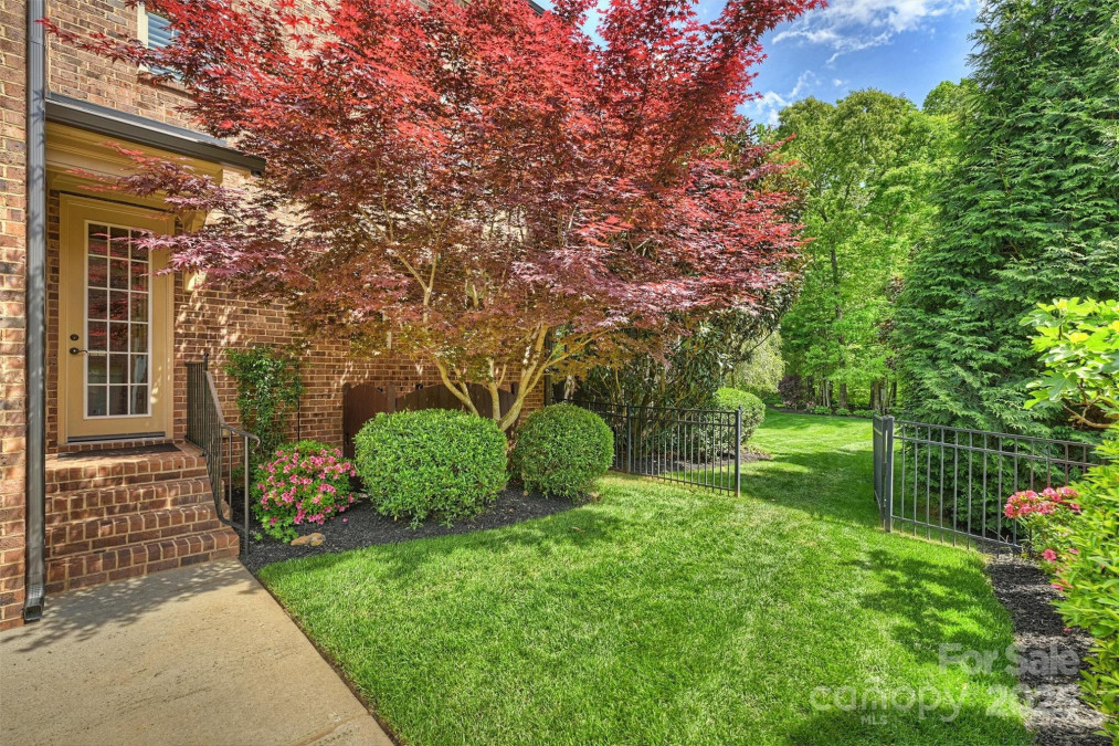 2001 Arundale Ln Matthews, NC 28104