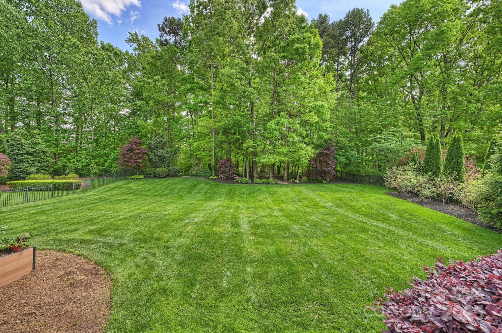2001 Arundale Ln Matthews, NC 28104