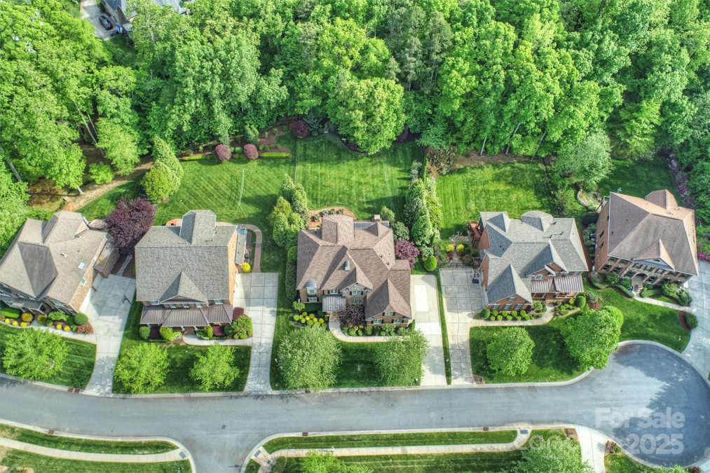 2001 Arundale Ln Matthews, NC 28104
