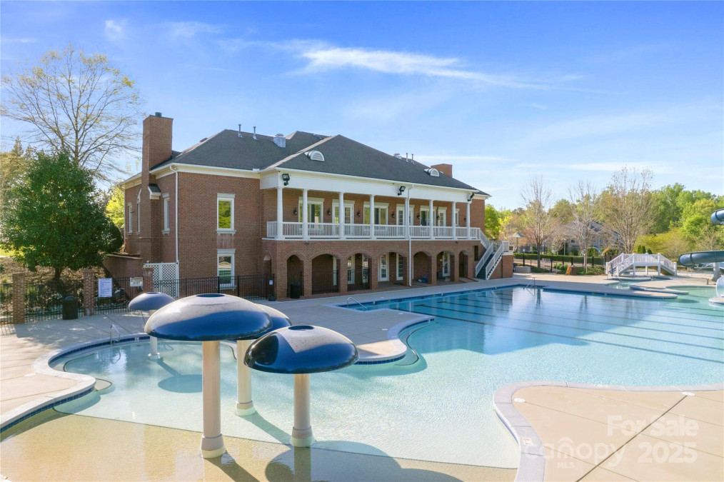 2001 Arundale Ln Matthews, NC 28104